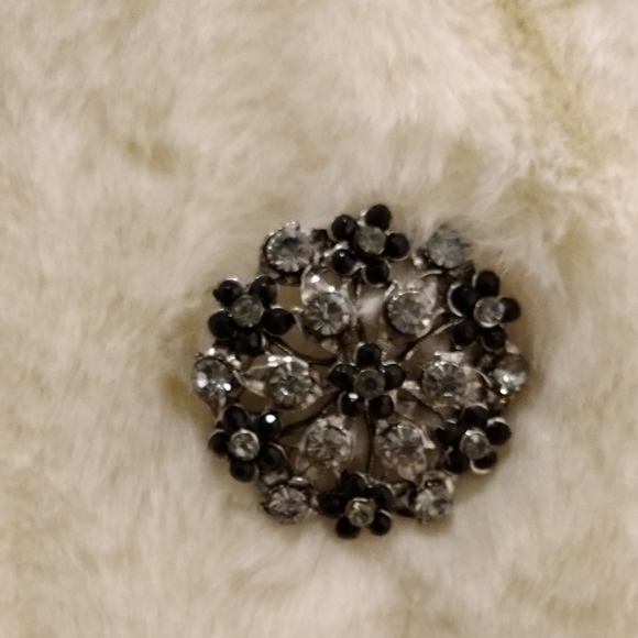 New Suka fun fur vest - NWOT - Picture 2 of 8